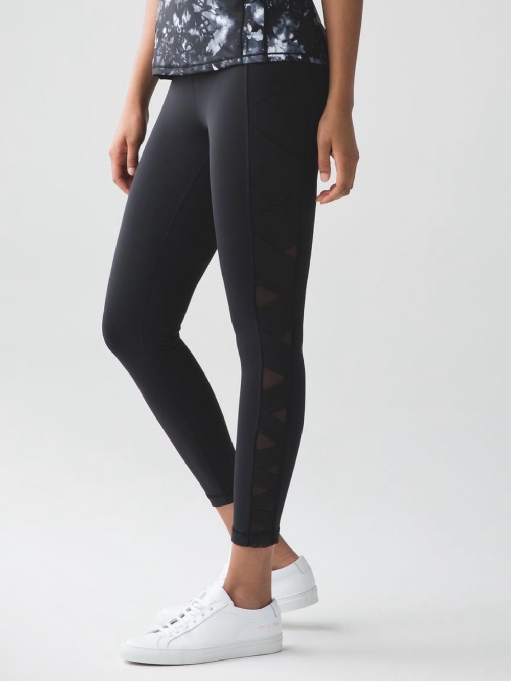 Lululemon Rise and Flow Pant Leggings Size 4